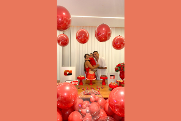 Non Stop acompanha o culto especial que marcou os 10 anos de Jaque Sobrinho no YouTube.