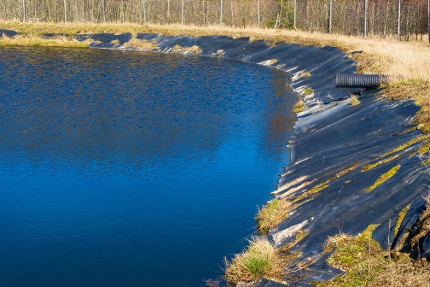 A Versa Engenharia Ambiental Ltda adota tecnologias avançadas no tratamento do chorume, protegendo os recursos hídricos da contaminação.