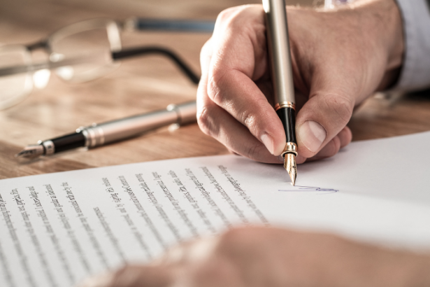 Taxas extras no aluguel exigem atenção antes de fechar contrato, alerta Alex Nabuco dos Santos.