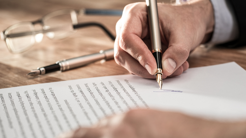 Taxas extras no aluguel exigem atenção antes de fechar contrato, alerta Alex Nabuco dos Santos.