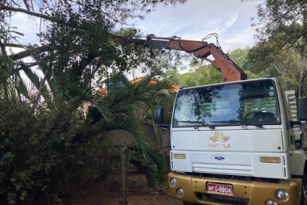 Altevir Seidel explica como o caminhão Munck se tornou um equipamento essencial na construção civil, garantindo eficiência no transporte e na movimentação de cargas pesadas em obras.