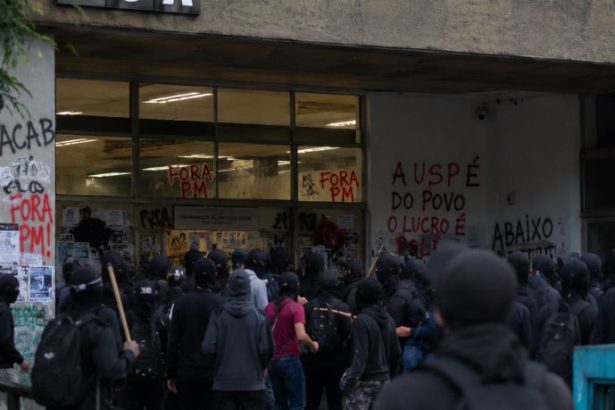 Invasão da USP por Estudantes Encapuzados: O Que o Episódio Revela Sobre a Crise na Universidade Pública
