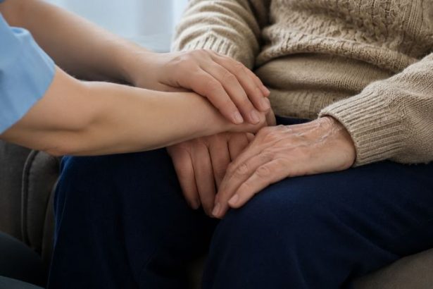 Dois Anos da Lei do Alzheimer no Brasil: O Que Mudou e O Que Ainda Precisa Avançar