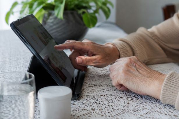 Saúde Digital para Idosos: Por Que a Iniciativa da UnB Aponta o Caminho que o Brasil Precisa Seguir